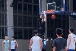 感覺全都回來(lái)了！崔永熙與廣體校隊(duì)打訓(xùn)練局 絲滑三分+隔人暴扣