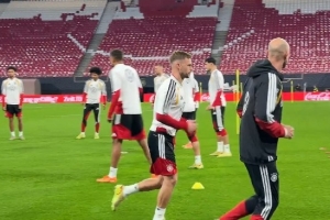 記者：基米希今日因傷未參加德國隊合練，只進(jìn)行了個人訓(xùn)練