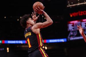 新鷹王！杰倫·約翰遜連續(xù)第三場(chǎng)20+10+5 本賽季約東字吉后第五人