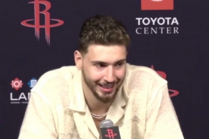 申京：打進(jìn)絕平球我開(kāi)心不起來(lái)因?yàn)榍懊媸д`了 但能贏球我很開(kāi)心