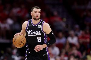 終于止血！拉文三分線外面對(duì)索漢貼身防守 虛晃掛著手臂出手3+1！