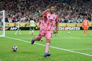 蘇亞雷斯：在巴薩我必須習(xí)慣精準傳球，在利物浦我有40米空間奔跑