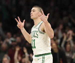 準得可怕！普理查德8記三分球轟下30分4板2助