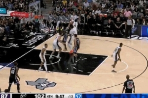 不放棄！威少早早底角等待 接球不猶豫自信三分出手命中！