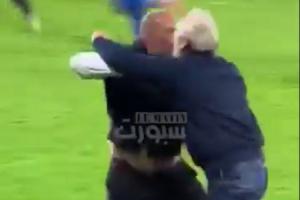 怒噴對手施巫術(shù)！無緣世界杯后，尼日利亞主帥沖向?qū)Ψ剿坪跸氪蛉? >
                                        </div>
                                    </div>
                                                                        <div   id=