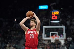 先拔頭籌！申京面對防守 金雞獨立中投空心命中