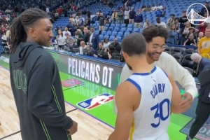 庫里賽后挨著與普爾和盧姥爺抱抱！勇士官方：永遠(yuǎn)的家人