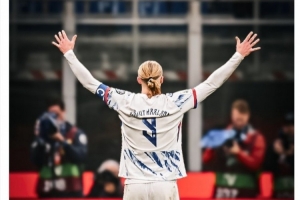 迎來國家隊生涯首次大賽?哈蘭德社媒慶祝晉級世界杯：終于！