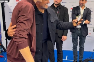 意媒：斯帕萊蒂現(xiàn)場觀看ATP總決賽，賽后與冠軍得主辛納合影留念