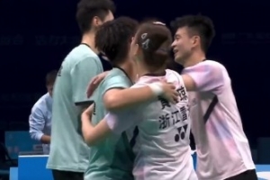 歐烜屹/黃東萍決勝局退賽，鄭思維/黃雅瓊晉級全運(yùn)羽毛球混雙四強(qiáng)