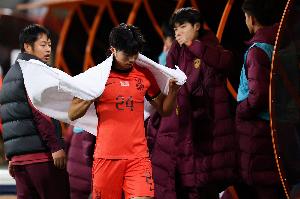 汪士欽本屆表現(xiàn)：踢呲致丟球+報復(fù)動作染紅，擊敗韓國U22踢滿全場