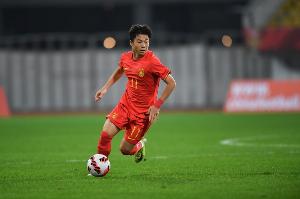 媒體人：唐天翼受中甲球隊(duì)青睞是好事，他最近專心踢球沒再犯錯(cuò)