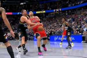 很關鍵！約基奇切球出界判公牛球 掘金挑戰(zhàn)失敗&暫停用完了