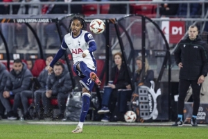 斯彭斯曾賽后忽視弗蘭克，圖赫爾：不喜歡這樣，國腳應(yīng)有行為標(biāo)準(zhǔn)