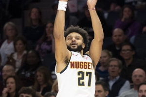 力竭了！穆雷22投12中得34分11板4助1斷 末節(jié)一度連得13分掄冒煙