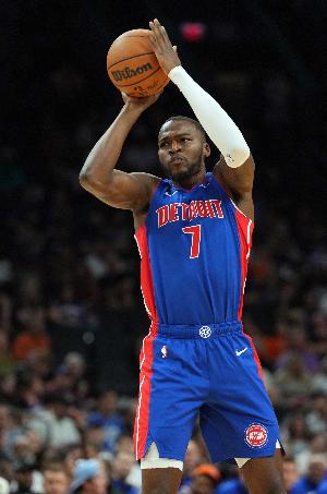 能文能武！保羅·里德奮力搶下前板 腦后傳球助飛格林雙手暴扣