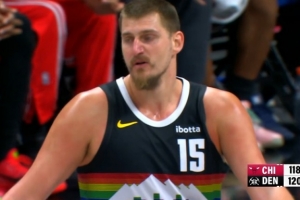 就是自信！約基奇首記三分干拔命中反超比分！此前5中0