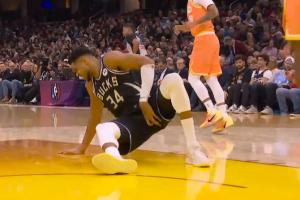 不要?。∽帜父缏涞匚嬷蟠笸?已返回更衣室！