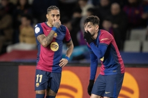 記者：今日佩德里突發(fā)腸胃炎缺席原定訓練，拉菲尼亞完成部分訓練