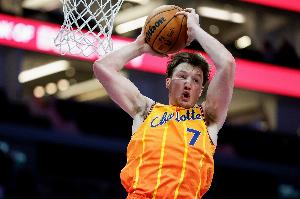 這TM新秀？克尼佩爾近8戰(zhàn)場均21.6分7.0籃板 三項(xiàng)命中率48/39/93%