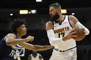 芬奇：貝蘭熱發(fā)展處于正軌 節(jié)奏戰(zhàn)術(shù)識(shí)別身體對(duì)抗都越來越適應(yīng)了