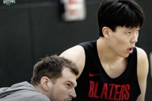 隊記：擔心楊瀚森不理解教練的意圖 解決溝通問題他就能跟上節(jié)奏