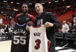 杰倫眼中的自己！?！鞍浊煽肆Α苯苌ね匪?0歲生日快樂