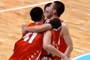 最后時(shí)刻屢有關(guān)鍵貢獻(xiàn)！何文煒全場(chǎng)得到10分6板6助3斷