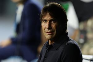 意媒：孔蒂本周一指導(dǎo)全隊訓(xùn)練，和那不勒斯球員進(jìn)行了面對面交流