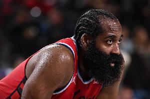 苦吞里程“悲”！哈登25投7中28分6板5助2帽 連續(xù)兩次3分絕殺未果