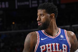 抬手就有！喬治復(fù)出賽季首秀 側(cè)翼速射三分一箭穿心