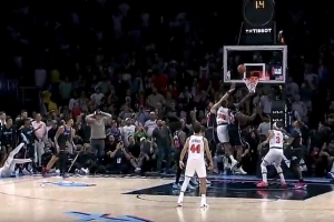 亂戰(zhàn)！麥克布萊德拋投&唐斯補(bǔ)籃+撤步中投 3次絕平球都沒(méi)打成！