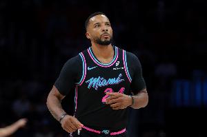 連中關(guān)鍵球！鮑威爾20中9砍下19分3助攻 末節(jié)7中4獨得8分