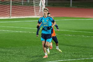 馬卡報(bào)：赫伊森經(jīng)檢查后確認(rèn)沒有受傷，可以出戰(zhàn)埃爾切