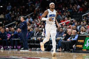 搶爆內(nèi)線！小卡特7中5高效拿下17分12板2助1斷