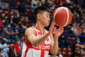 打得可以！趙維倫半場(chǎng)7分鐘1中1拿到5分2助1斷