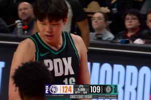 很積極??！楊瀚森快攻一馬當先 上籃被帽但搶回來再次打進2+1