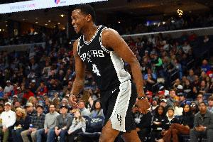 迅速反彈！?？怂沟谌?jié)7中6獨得16分 上半場僅有4分入賬