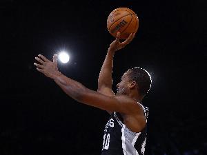 真挺準！哈里森·巴恩斯半場6中4&三分4中2拿到11分3板