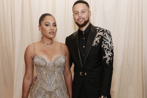 夸梅：庫里100%信任庫嫂都沒有婚前協(xié)議 后者應(yīng)該小心那些競(jìng)爭(zhēng)者