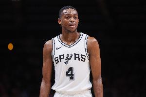 風卷殘云！?？怂狗磽裘鎸栈@ 起飛秀出大風車扣籃畫下完美句點