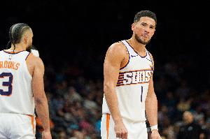 布克：狄龍品性很好極其刻苦 他的拼勁很有感染力能貫穿全隊