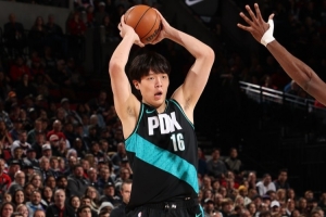 9分5板3助！魯媒：無論外界怎樣評價 楊瀚森一直保持著進步與信心