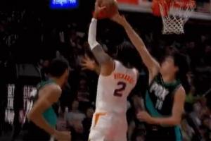 上來就發(fā)揮！楊瀚森直面理查茲 送對手吃個大火鍋