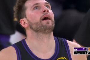 全場高呼MVP！東契奇三分轟進再來神奇2+1！三節(jié)已砍37分！