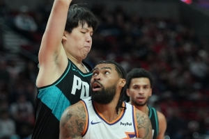 媒體人：楊瀚森生活在聚光燈下現(xiàn)在能看到進(jìn)步了 剛開(kāi)始要有耐心