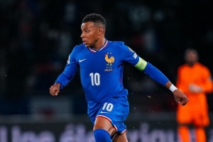 姆巴佩社媒曬多張近期生活+比賽照片：放松