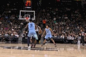 可別再傷了！JJJ回防時踩到哈里森·巴恩斯腳上 崴腳受傷下場