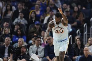 雙煞統(tǒng)治關(guān)鍵時刻！巴恩斯14中9砍下23+5 凱爾登15中8砍18+7