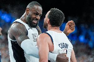 詹姆斯：庫里對奧運(yùn)會前幾場的表現(xiàn)很自責(zé) 我們都堅信他即將爆發(fā)